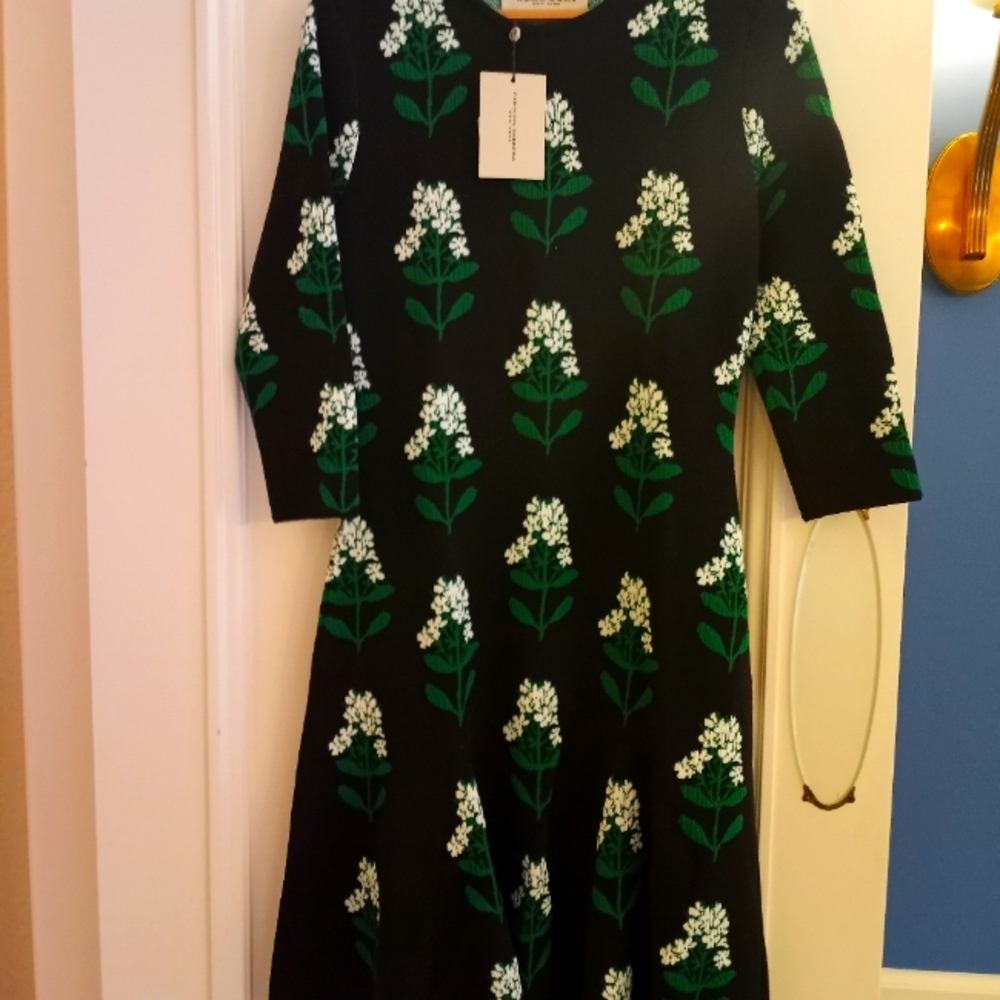 Beautiful Carolina Herrera. Knee length. New with tags.